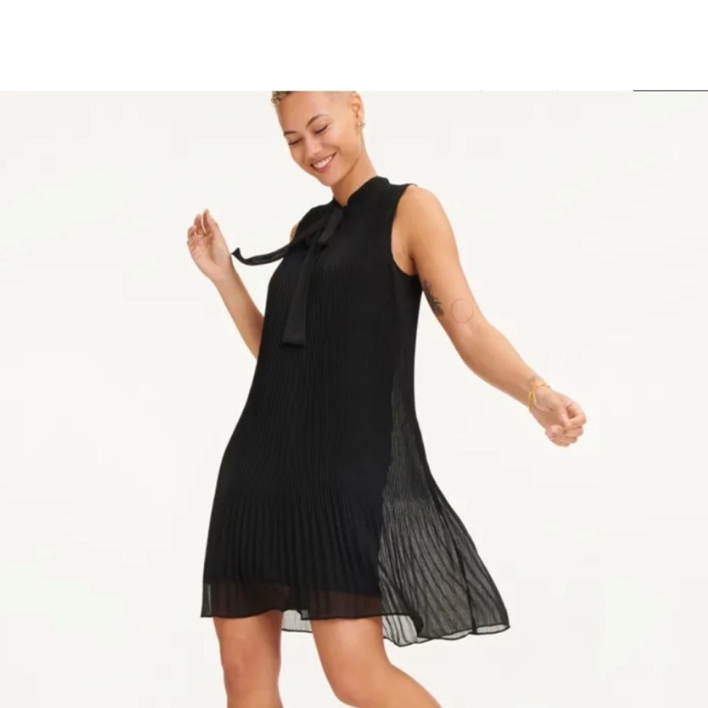 DKNY size 14 Navy blue sleeveless pleated shift dress . Ties at neck. Lined.NWOT